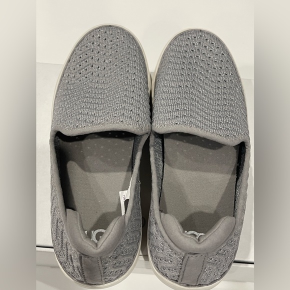 UGG Kids Caplan Slip-On Sneaker New - Picture 8 of 11